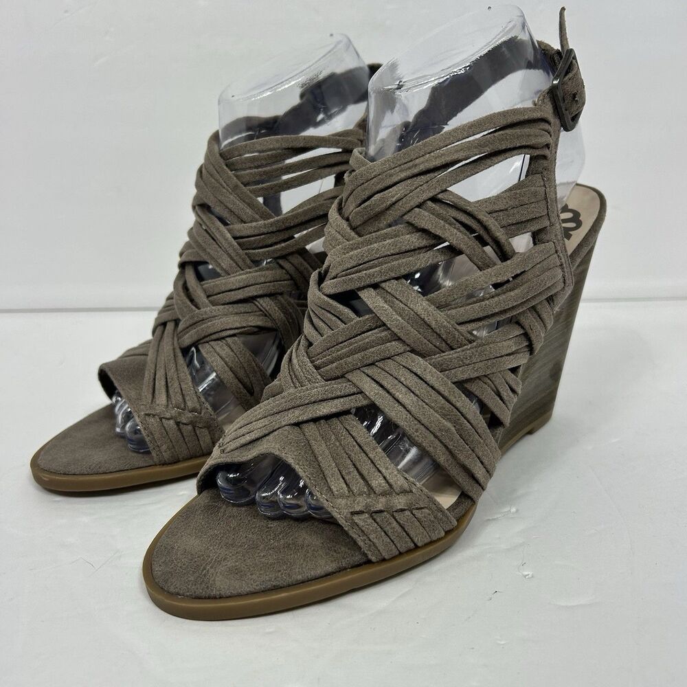 Fergalicious Women's Howdy Strappy Wedges Heels Suede Sandal Doe 7.5M Club